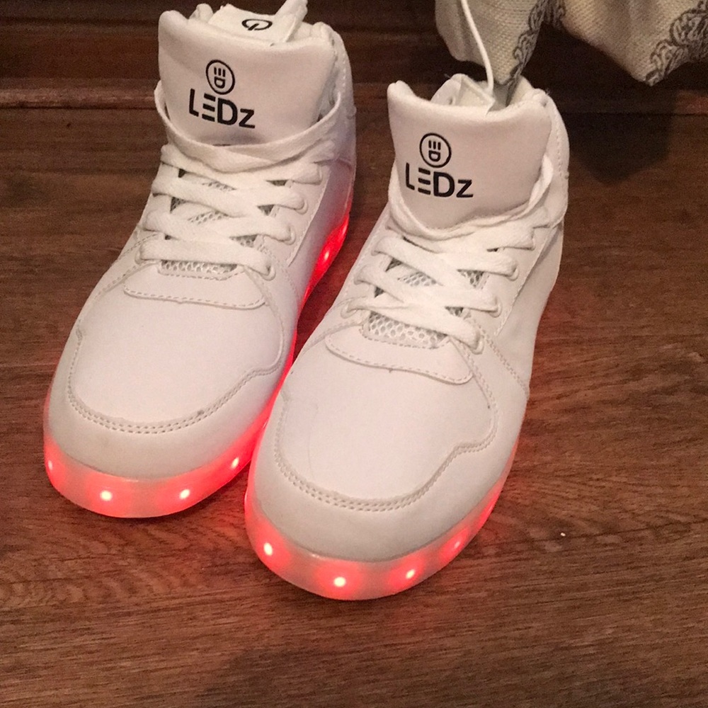LEDZ’s light up shoes w/ charger